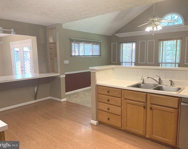 7931 Carriage Drive - Photo Thumbnail 15