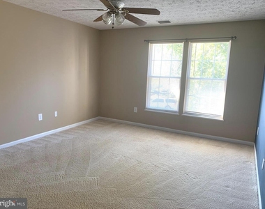 7931 Carriage Drive - Photo Thumbnail 21