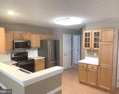 7931 Carriage Drive - Photo Thumbnail 13