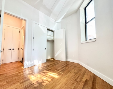 481 Evergreen Avenue - Photo Thumbnail 7