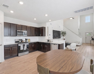 220 Merrick Rd - Photo Thumbnail 5