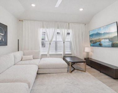 220 Merrick Rd - Photo Thumbnail 10