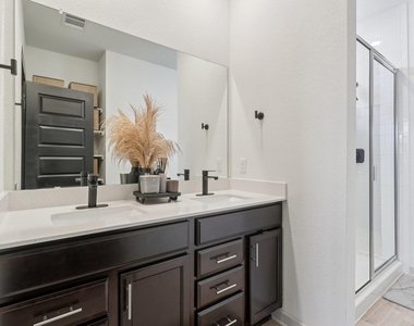 220 Merrick Rd - Photo Thumbnail 8