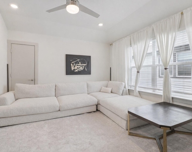 220 Merrick Rd - Photo Thumbnail 11