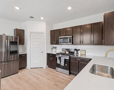220 Merrick Rd - Photo Thumbnail 4