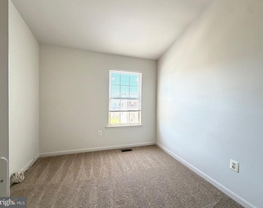188 Pinecove Avenue - Photo Thumbnail 10