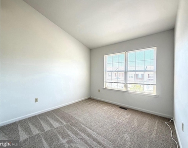 188 Pinecove Avenue - Photo Thumbnail 9
