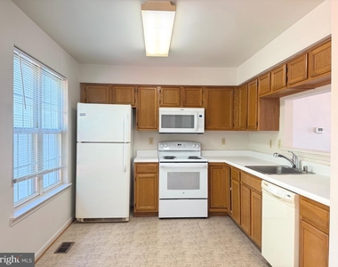 188 Pinecove Avenue - Photo Thumbnail 4