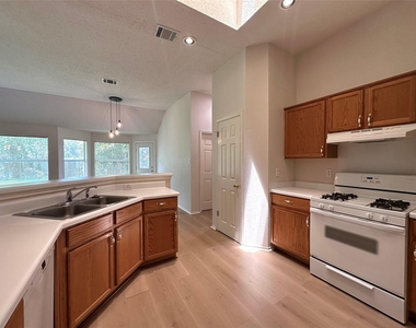6708 Bancroft Woods Dr - Photo Thumbnail 15