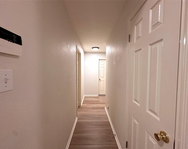 6708 Bancroft Woods Dr - Photo Thumbnail 6