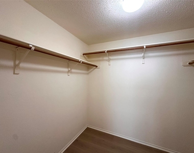 6708 Bancroft Woods Dr - Photo Thumbnail 20