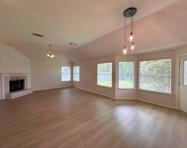6708 Bancroft Woods Dr - Photo Thumbnail 13