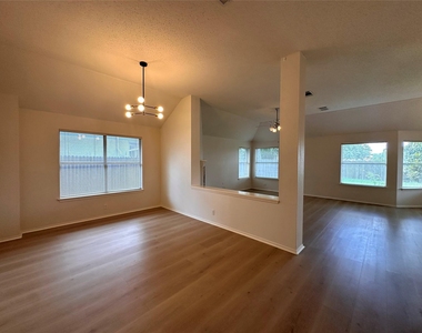 6708 Bancroft Woods Dr - Photo Thumbnail 10