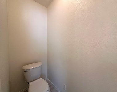 6708 Bancroft Woods Dr - Photo Thumbnail 23
