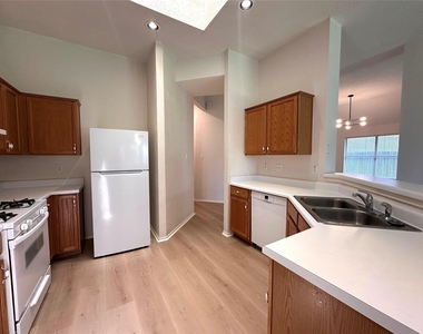6708 Bancroft Woods Dr - Photo Thumbnail 14