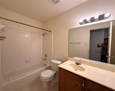 6708 Bancroft Woods Dr - Photo Thumbnail 9