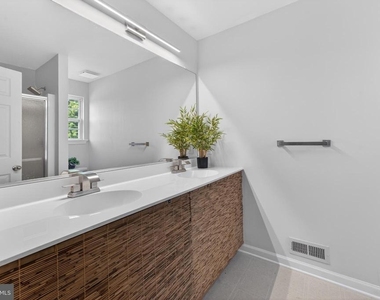 33 Lindley Drive - Photo Thumbnail 13
