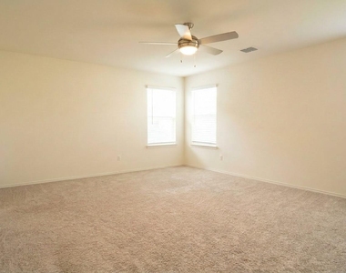 4653 Alfano Loop - Photo Thumbnail 19