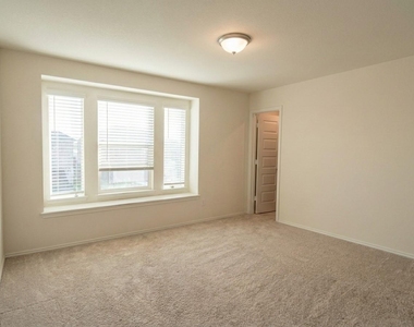 4653 Alfano Loop - Photo Thumbnail 32