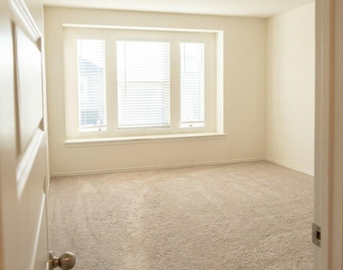 4653 Alfano Loop - Photo Thumbnail 31