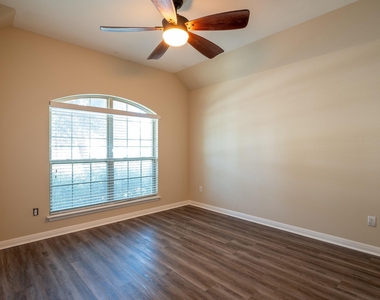 9509 Sydney Marilyn Ln - Photo Thumbnail 6