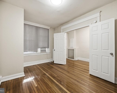 711 Harvard Street Nw - Photo Thumbnail 3