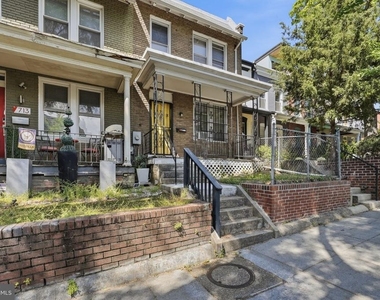 711 Harvard Street Nw - Photo Thumbnail 15