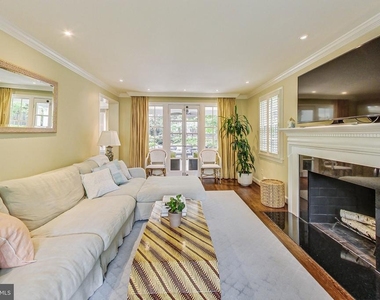 4831 Calvert Street Nw - Photo Thumbnail 7