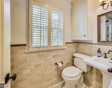 4831 Calvert Street Nw - Photo Thumbnail 22
