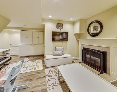 4831 Calvert Street Nw - Photo Thumbnail 31