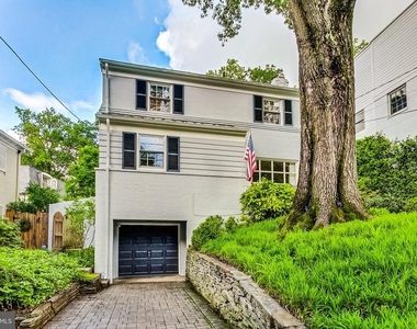 4831 Calvert Street Nw - Photo Thumbnail 1