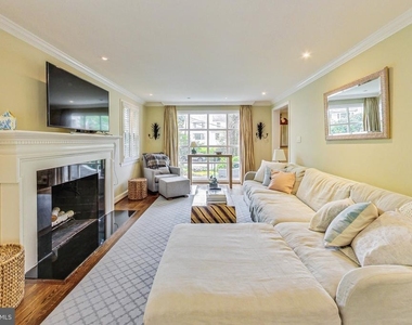 4831 Calvert Street Nw - Photo Thumbnail 6