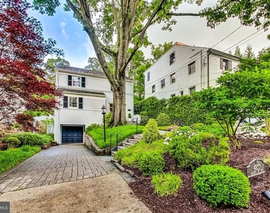 4831 Calvert Street Nw - Photo Thumbnail 2