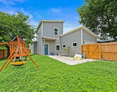 7600 Carver Ave - Photo Thumbnail 1