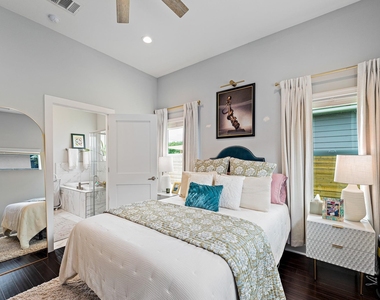 7600 Carver Ave - Photo Thumbnail 16