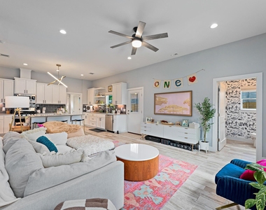 7600 Carver Ave - Photo Thumbnail 2
