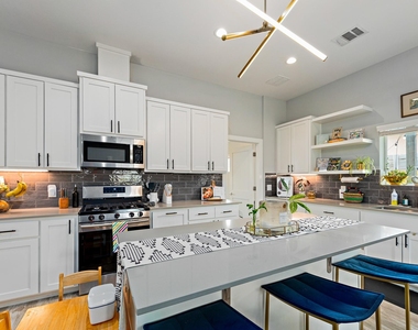 7600 Carver Ave - Photo Thumbnail 5