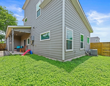 7600 Carver Ave - Photo Thumbnail 31