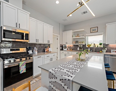 7600 Carver Ave - Photo Thumbnail 10