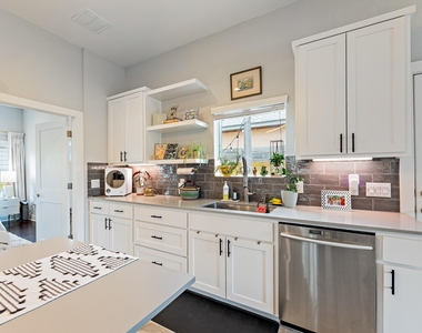 7600 Carver Ave - Photo Thumbnail 7