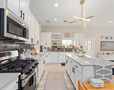 7600 Carver Ave - Photo Thumbnail 12