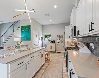 7600 Carver Ave - Photo Thumbnail 8