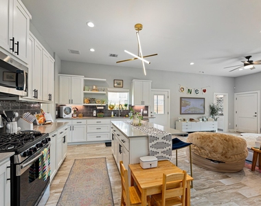 7600 Carver Ave - Photo Thumbnail 11