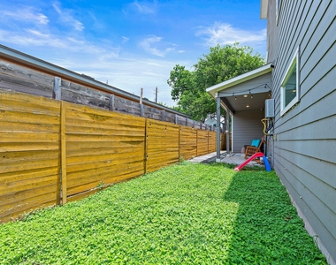 7600 Carver Ave - Photo Thumbnail 32