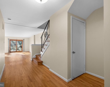 3638 Alton Place Nw - Photo Thumbnail 2