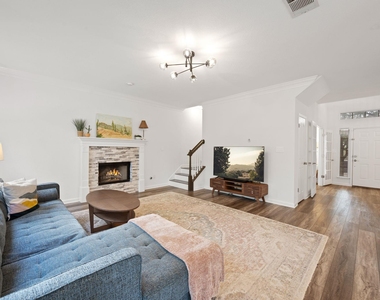 7016 Bending Oak Rd - Photo Thumbnail 4