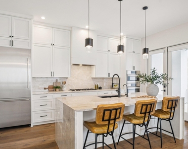 2518 Watkins Way - Photo Thumbnail 2