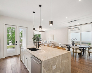 2518 Watkins Way - Photo Thumbnail 8