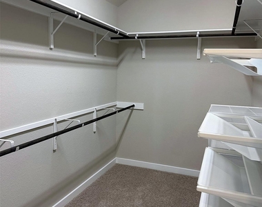 150 Patrick Herndon Dr - Photo Thumbnail 13