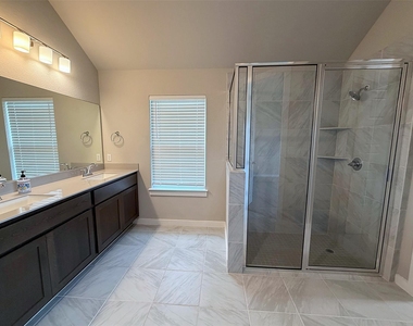 150 Patrick Herndon Dr - Photo Thumbnail 11